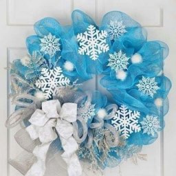 Рождественские веночки из фатина, снежинок и ниток: идеи