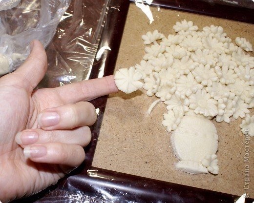 ​Картина из соленого теста с ромашками
