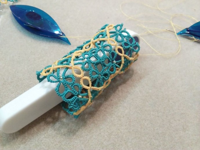 Зажим в технике фриволите