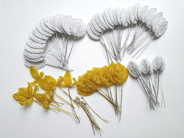 Нарциссы из бисера