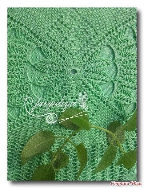 Необычный пуловер с ажурной спиной