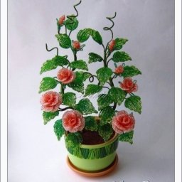 Розовый куст из бисера