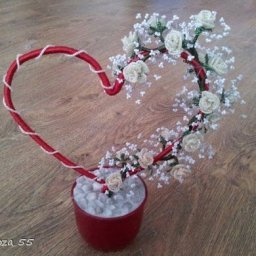 ​Сердце с цветами из бисера