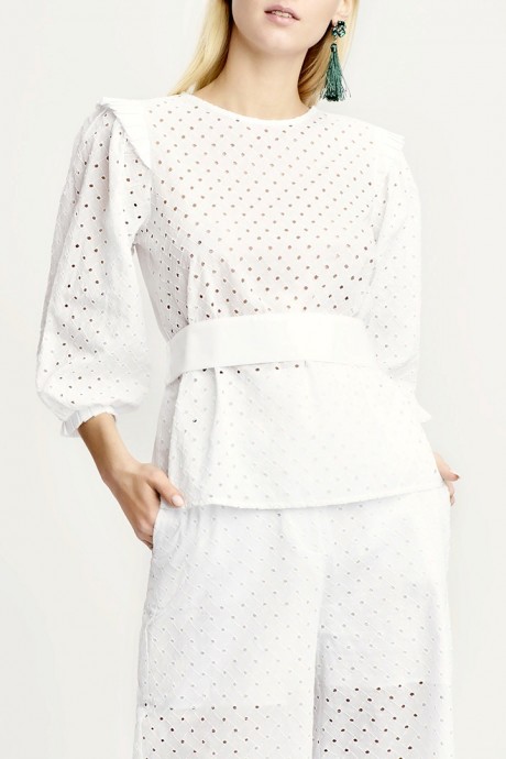 Светлые летние блузки: идеи для красоты образа