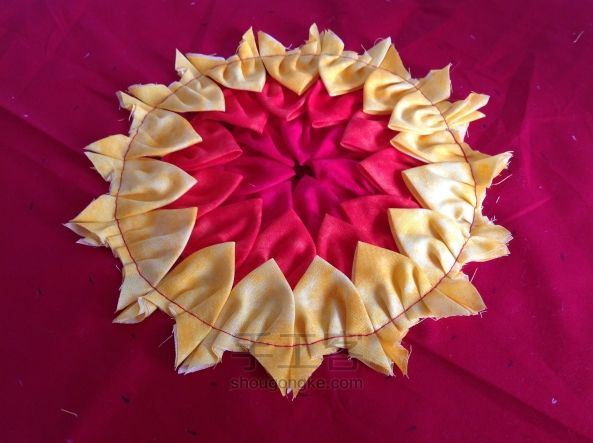 Чехол на подушку-пуфик из лоскутков