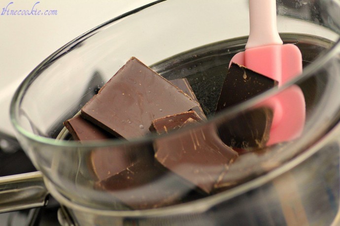 Сердечки из клубники в шоколаде