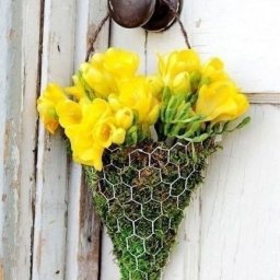 Цветы в кашпо из сетки