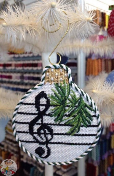 Вышиваем ёлочные шарики