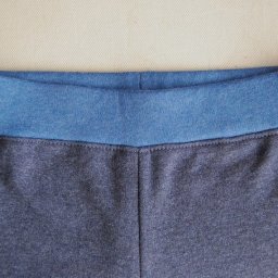 Вшиваем широкую резинку в трикотажные брюки: мастер-класс