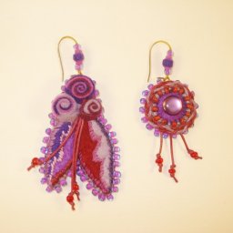 Ассимметричные серьги из фетра