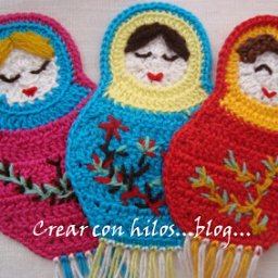 Вязаные закладки: русские матрешки