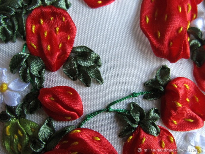 Вышивка клубники атласными лентами Вышивка клубники атласными лентами