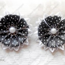 Цветочек из атласных лент