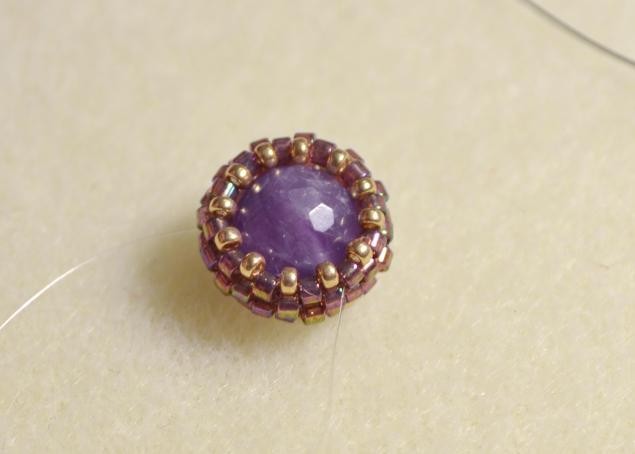 Оплетение бусины бисером