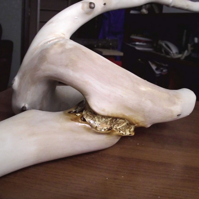 Деревянная статуэтка Деревянная статуэтка