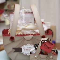 Милая скрап-корзинка для подарка