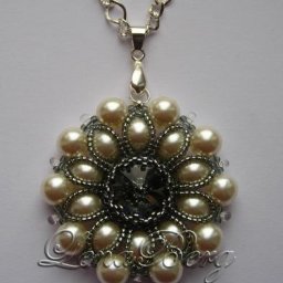 Кулон с жемчужными бусинами: мастер-класс