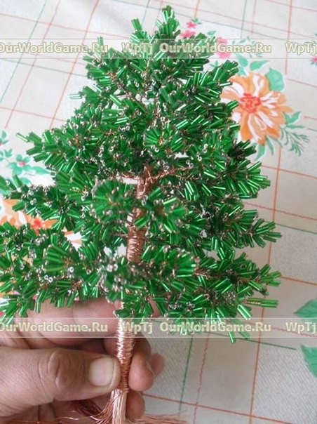 Роскошная ёлочка из бисера