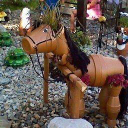 ​Забавные фигуры из горшков