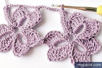 Цветочный узок крючком