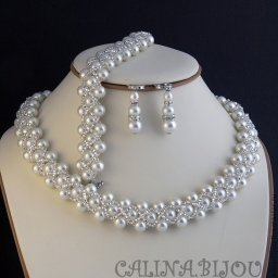 ​Колье и браслет из искусственного или натурального жемчуга и бисера