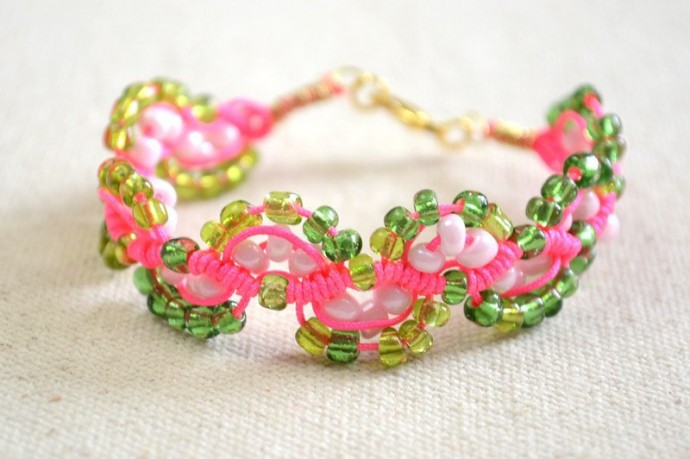 ​Браслет в бесконечно нежной расцветке