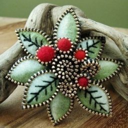 Очень красивые брошки из молний