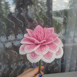 Большой цветок из бисера