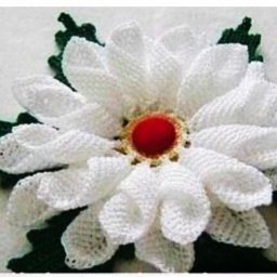Большой вязаный цветок