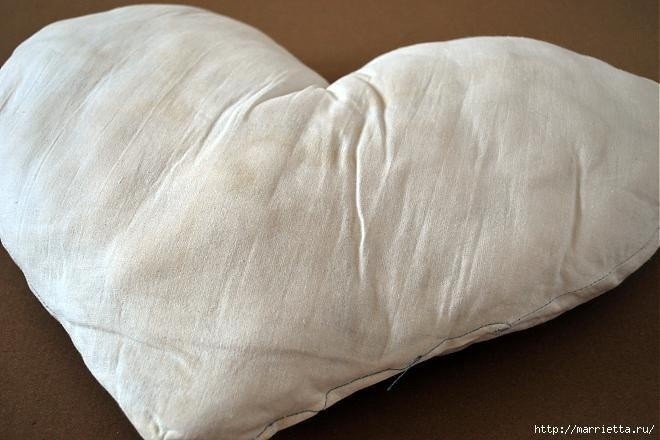 Декоративная подушка из старого свитера