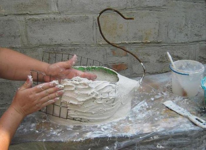 Делаем кашпо из гипса и пластиковой бутылки