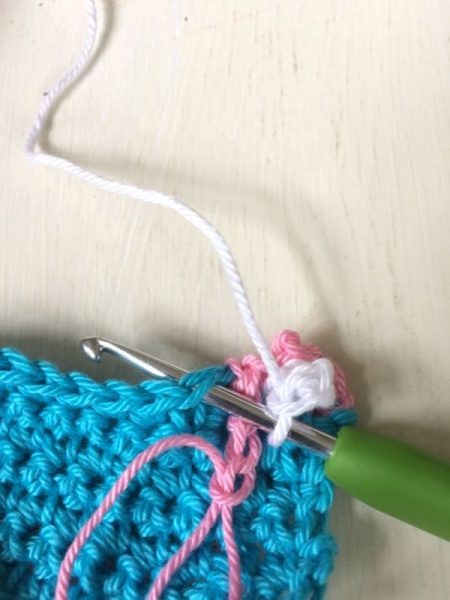 Двухцветная обвязка края крючком