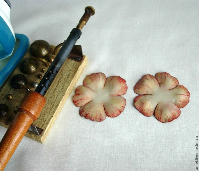 Декор сумки с цветком