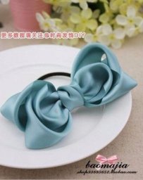 Необычный бантик из атласной ленты