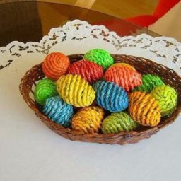 Пасхальное яйцо из газет