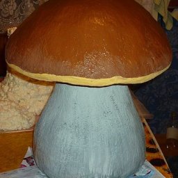 ​Красивый гриб из монтажной пены, который сделан своими руками