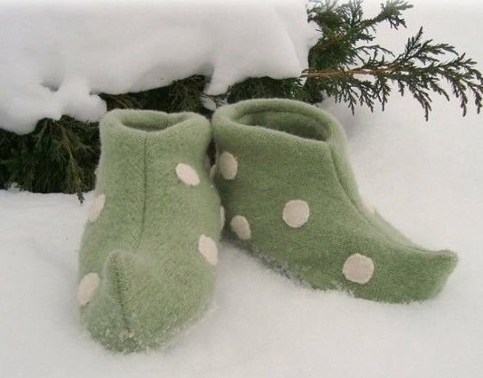 Домашние тапочки из старого свалявшегося свитера