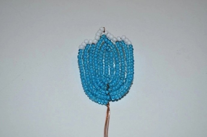 Цветок ириса из бисера