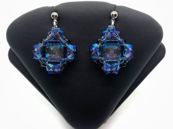 Лаконичные серьги-квадратики