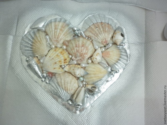 Панно из ракушек и бусин Панно из ракушек и бусин