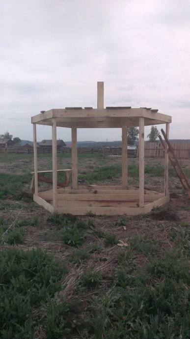 Притененная беседка своими руками