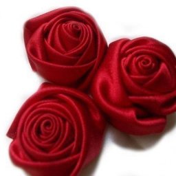 Пышные розы из ткани