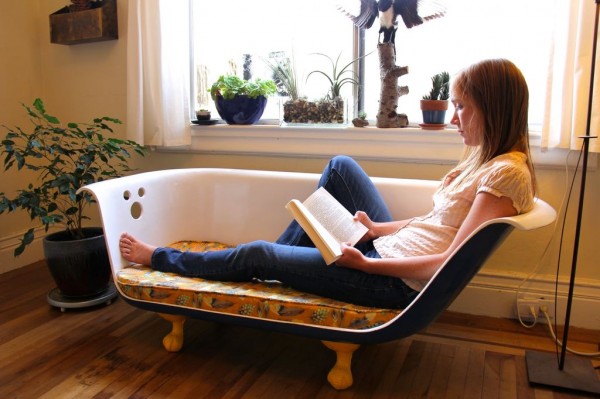 Идея для креативных людей: диваны и кресла из старой ванной