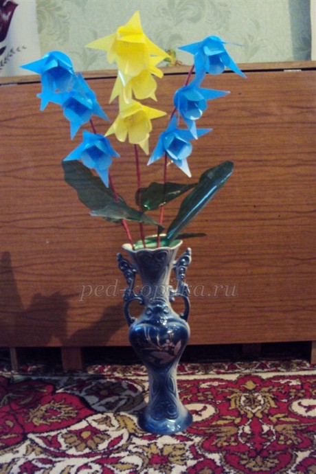 Цветы из пластиковых стаканчиков