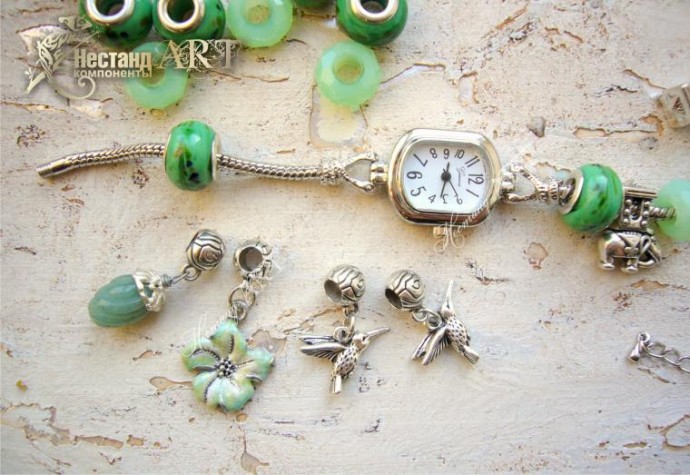 Часы-браслет в тропическом стиле