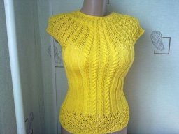 Нарядный топ с оригинальными узорами