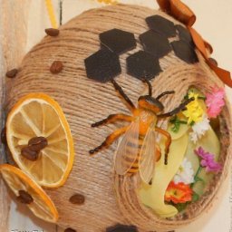 ​Весенний улей