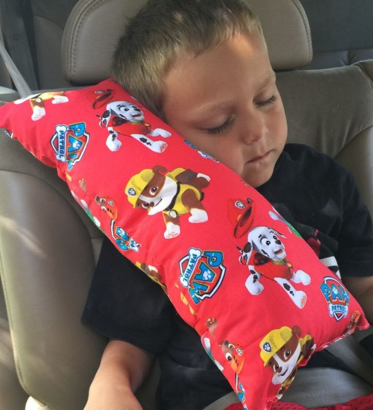Детская подушка в машину для сна