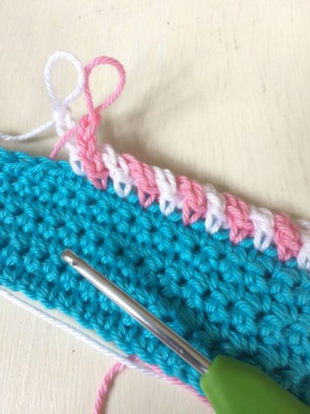 Двухцветная отделка края крючком: мастер-класс