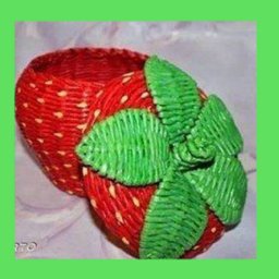 ​Корзинка в форме клубнички